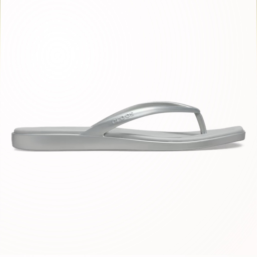 Crocs NWT Miami Metallic Flip, Silver, Women’s Size 10